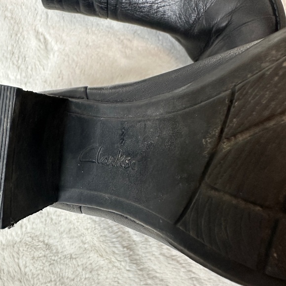 Clark’s Enfield Tess leather zip ankle boots - Picture 7 of 7